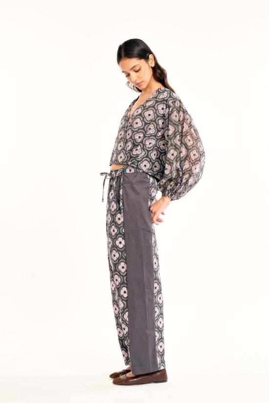  루주타 셰스 블라우스 솔 차콜 보타니카 탑 - RUJUTA SHETH