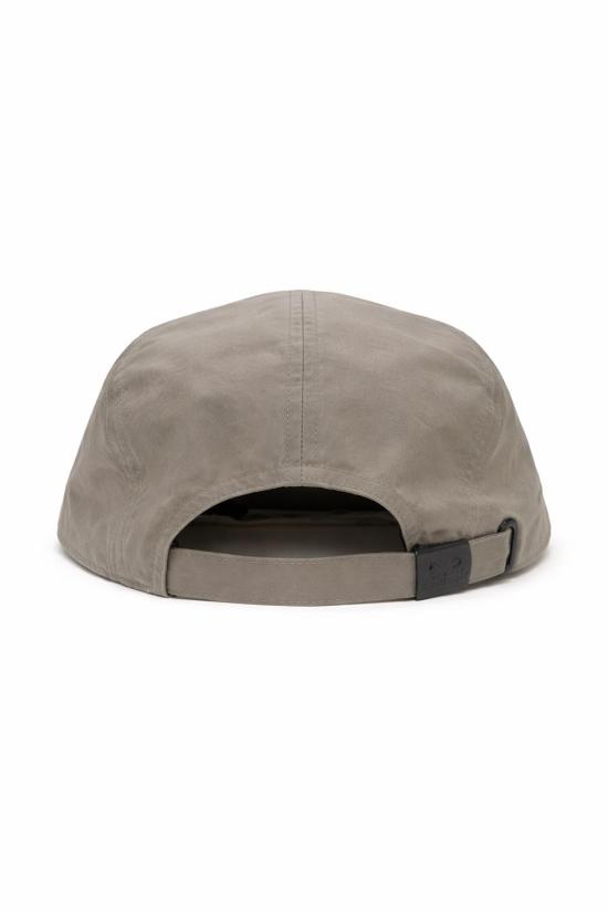 26SS 씨피 컴퍼니 모자 20CMAC047A110545A 904 GREY - C.P. COMPANY