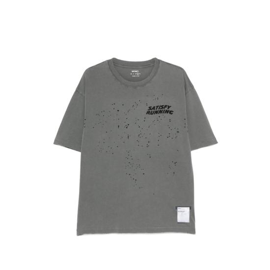 26SS 새티스파이 모스테크 티셔츠 11006 01A08 FDBLK GREY