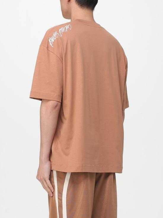 26SS 에뛰드스튜디오 반팔 티셔츠 E26MMTSH134 63 Camel - ETUDES