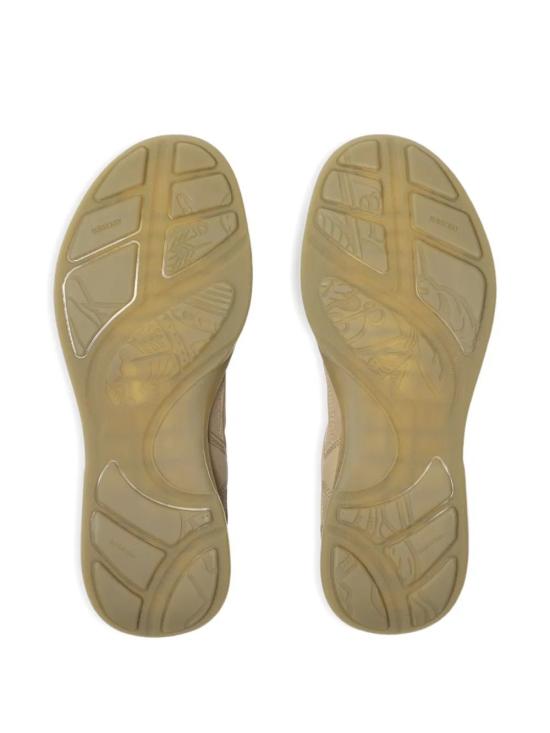 26SS 버버리 스니커즈 8108646 C2580 - BURBERRY