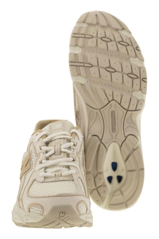25SS 뉴발란스 740 스니커즈 U740 IN2 WHITE BEIGE - NEW BALANCE