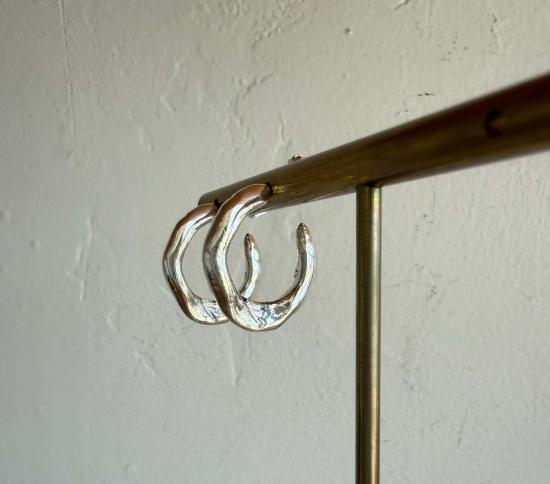  머큐리얼 스튜디오 이어링 미니 스무쉬 후프 - MERCURIAL STUDIO