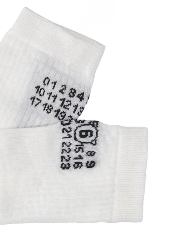  MM6 메종마르지엘라 양말 Mm6 메종 마르지엘라 숫자  화이트 - MM6 MAISON MARGIELA