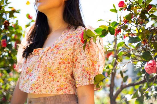  머틀 블라우스 신디 크롭  카네이션 - MYRTLE