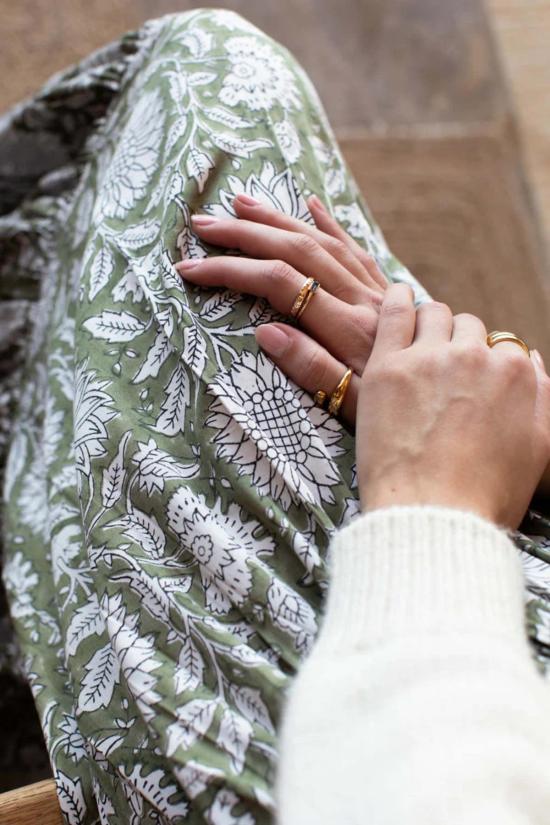  에머슨 프라이 롱 스커트 셔링 맥시  아를 고딕 올리브 - EMERSON FRY