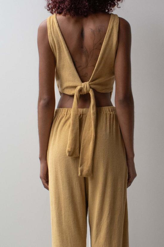  앳 던 민소매 티셔츠 새벽에. 테리 백 타이 탑 - AT DAWN.