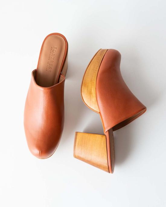  포트리스 뮬/슬리퍼 아바 플랫폼 클로그 위스키 나파 - FORTRESS