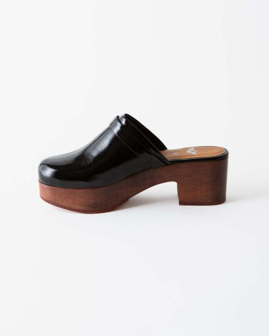  포트리스 뮬/슬리퍼 애비 플랫폼 클로그 블랙 크링클 페이턴트 - FORTRESS