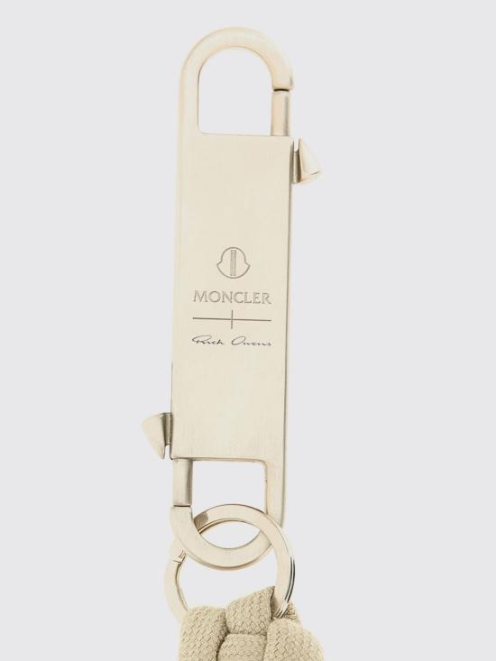 26SS 몽클레어 키링 MU01F6H02M8333 200 Grey - MONCLER