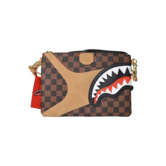 26SS 스프레이그라운드 숄더백 910B7994NSZ SCACCHI Brown