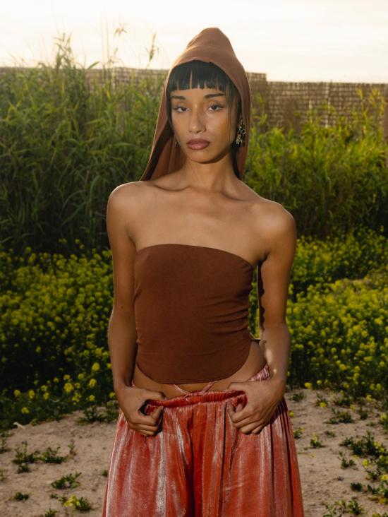  Hanan Sharifa 민소매 티셔츠 하난 샤리파 구금 최고