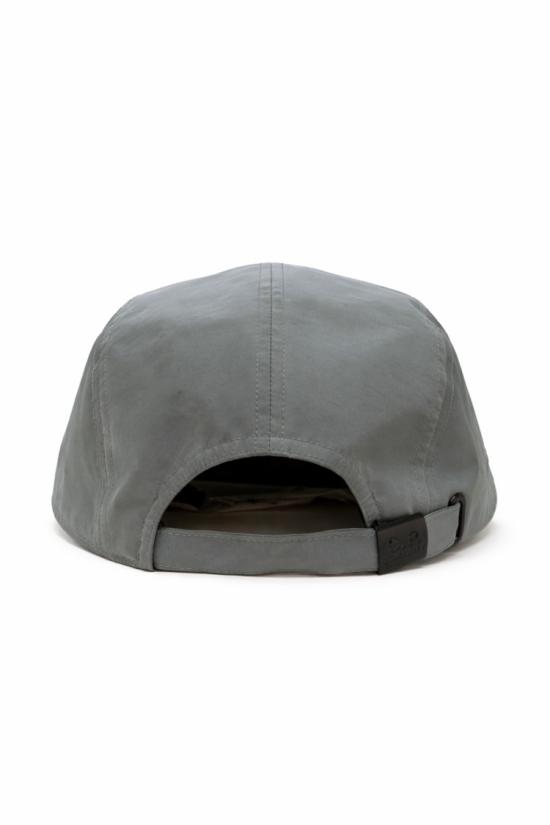 26SS 씨피 컴퍼니 모자 20CMAC047A110545A Grey - C.P. COMPANY