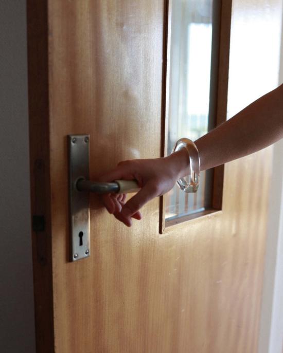  아니카 이네즈 커프스 링크/타이 홀더 글래시 튜브 뱅글 클리어