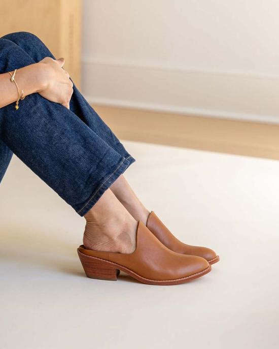  포트리스 뮬/슬리퍼 미셸 힐드 뮬 카라멜 크러스트 - FORTRESS