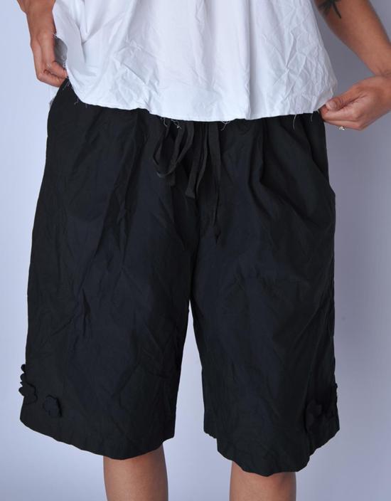  SCHA 숏팬츠 샤 블랙 롱 플로럴 쇼츠 블랙 - OTHER BRANDS