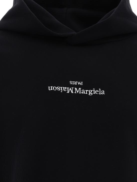 26SS 마르지엘라 업사이드 다운 자수 로고 후드 S50GU0167S25503962 BLACK - MAISON MARGIELA