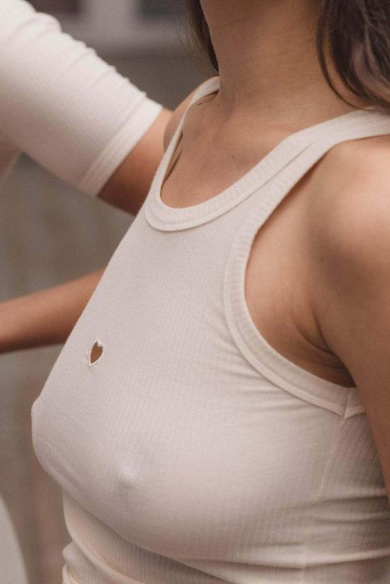  베이스레인지 민소매 티셔츠 Baserange 하트 탱크 딜런 베이지 - BASERANGE