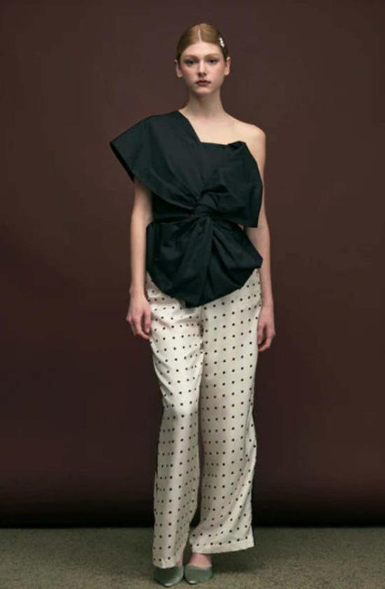  모드 클럽 블라우스 지아 탑 블랙 - MAUDE CLUB