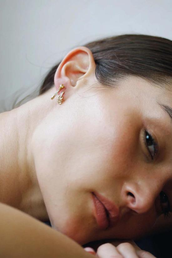  로렌 스튜어트 이어링 미니 젬 안전핀 귀걸이 - LOREN STEWART