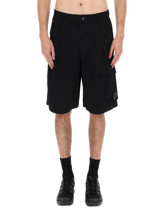 26SS 씨피 컴퍼니 스트레치 사틴 카고 렌즈 쇼츠 20CMBE127A 110325G999 BLACK - C.P. COMPANY