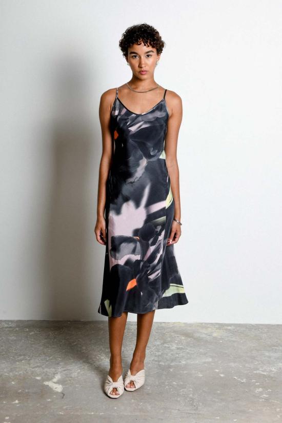  Untitled in Motion 롱 원피스 무제 인 모션 느와르 슬립 슬립 드레스 - UNTITLED IN MOTION