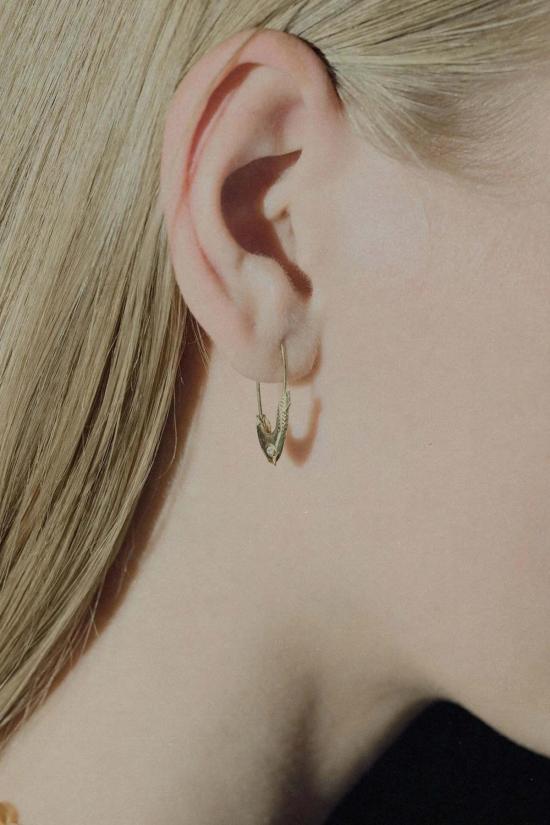  로렌 스튜어트 이어링 물고기자리 안전핀 귀걸이 금색 - LOREN STEWART