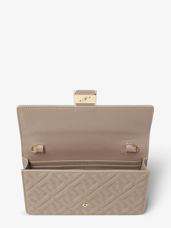 26SS 펜디 바게트 체인 지갑 8M0498AAJD F0E65 Grey - FENDI