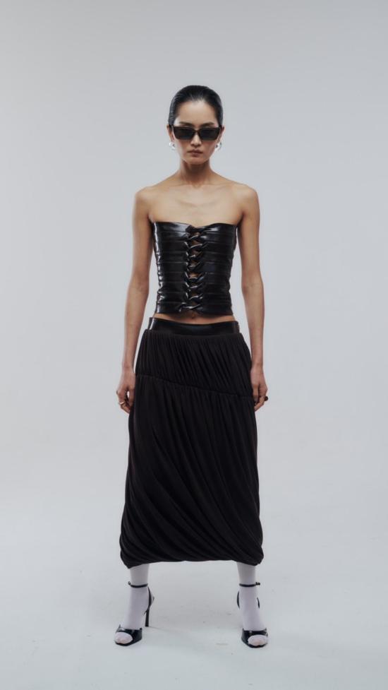  더 엔케이씨 스토어 롱 스커트 NKC 스토어 프리스틀리  블랙