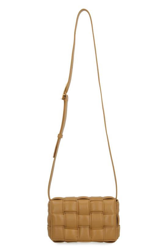  보테가베네타 스몰 패딩 레더 카세트백 717506VCQR1 2593 CAMEL 20 CAMEL - BOTTEGA VENETA