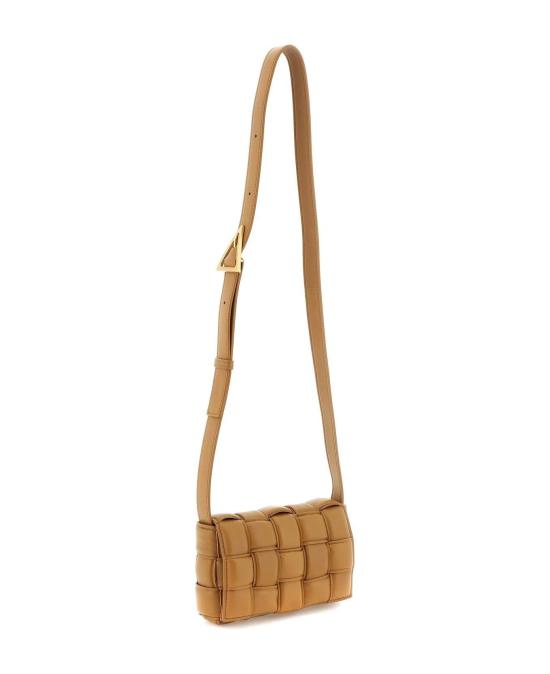  보테가베네타 스몰 패딩 레더 카세트백 717506VCQR1 2593 CAMEL 20 CAMEL - BOTTEGA VENETA