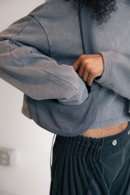  페이 페이 월드와이드 스웨터 페이페이 월드와이드 퍼스 크롭 후드티 - FEY FEY WORLDWIDE