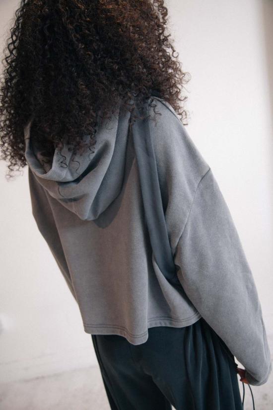  페이 페이 월드와이드 스웨터 페이페이 월드와이드 퍼스 크롭 후드티 - FEY FEY WORLDWIDE