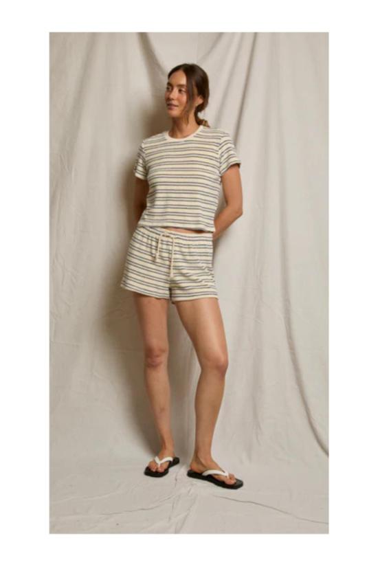  퍼펙트 화이트 티 숏팬츠 완벽한 흰색 티셔츠와 여름 테리 반바지