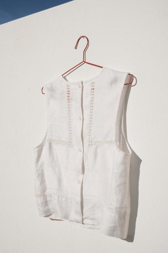  카린 민소매 티셔츠 칼린 조이 슬리브리스 쉘 탑 - CARLEEN