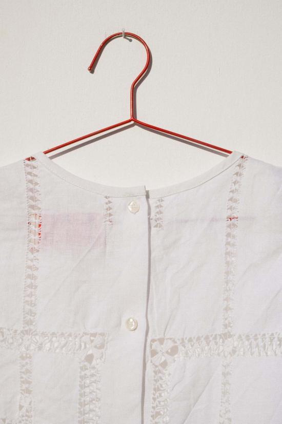  카린 민소매 티셔츠 칼린 조이 슬리브리스 쉘 오픈워크 린넨 탑 - CARLEEN