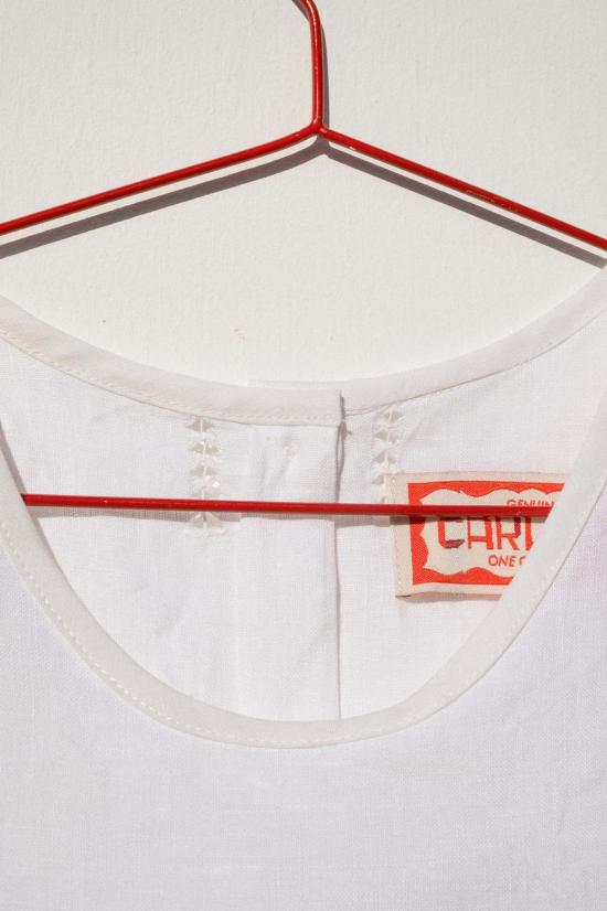  카린 민소매 티셔츠 칼린 조이 슬리브리스 쉘 오픈워크 린넨 탑 - CARLEEN