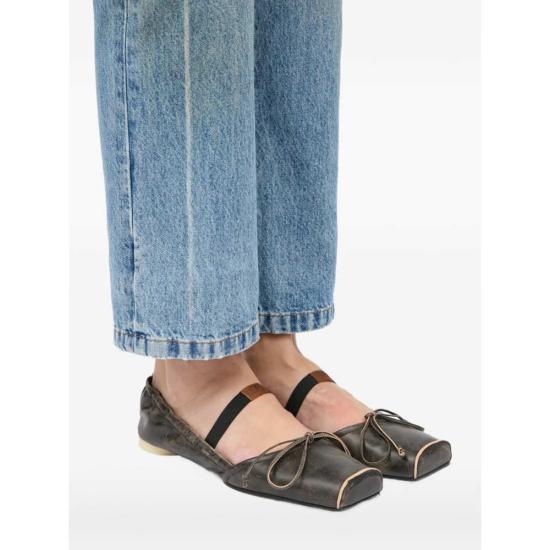  MM6 메종마르지엘라 플랫 슈즈 Mm6 메종 마르지엘라 스퀘어 토 리본 디테일 플랫 브라운 - MM6 MAISON MARGIELA