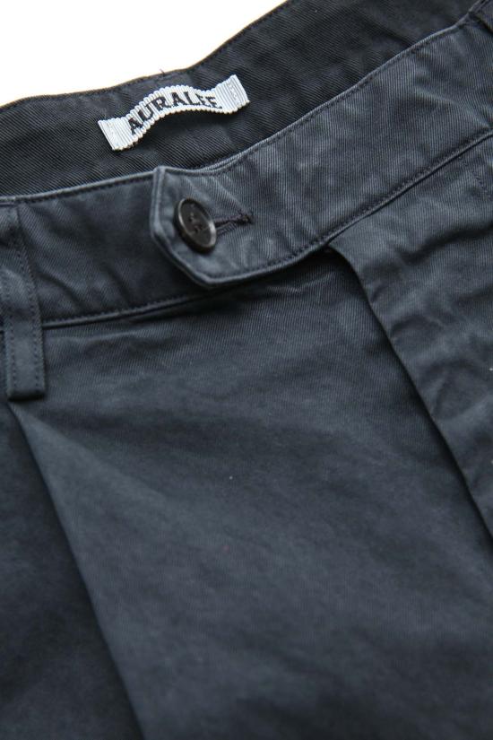  오라리 치노 팬츠 오랄리 가먼트 다이드 핀스 라이트 치노 원턱 와이드 팬츠 - AURALEE