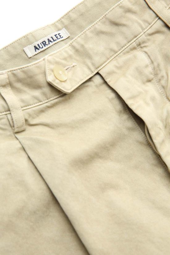  오라리 치노 팬츠 오랄리 가먼트 다이드 핀스 라이트 치노 원턱 와이드 팬츠 - AURALEE