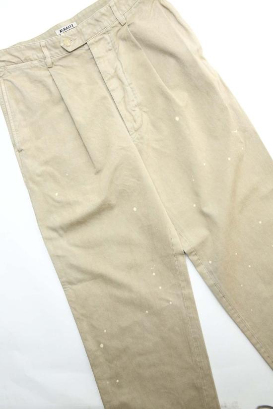  오라리 치노 팬츠 오랄리 가먼트 다이드 핀스 라이트 치노 원턱 와이드 팬츠 - AURALEE