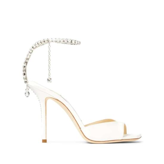  지미추 샌들 크리스탈 장식 앵클 스트랩  화이트