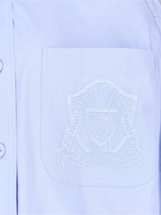  톰브라운 솔리드 포플린 크레스트 엠브로이더리 암밴드 슈퍼사이즈 셔츠 FLL079E F1004 480 Blue - THOM BROWNE