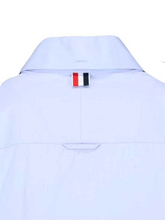  톰브라운 솔리드 포플린 크레스트 엠브로이더리 암밴드 슈퍼사이즈 셔츠 FLL079E F1004 480 Blue - THOM BROWNE