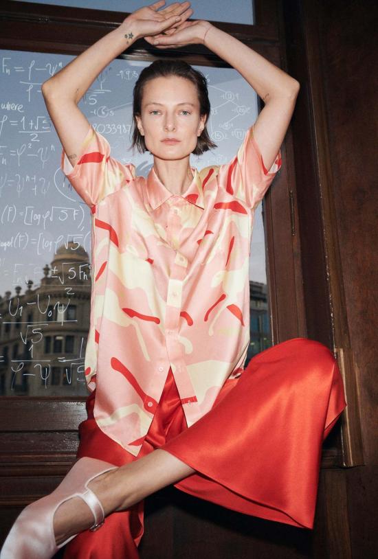  실크 런드리 탑 - SILK LAUNDRY