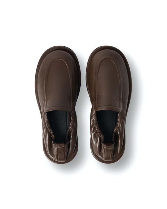  스튜디오 니콜슨 로퍼 도노반 엘라스틱 백 레더  초콜릿 - STUDIO NICHOLSON