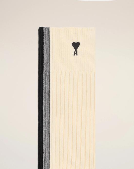 26SS 아미 스몰 하트 로고 삭스 USC611AK0007 A148 - AMI