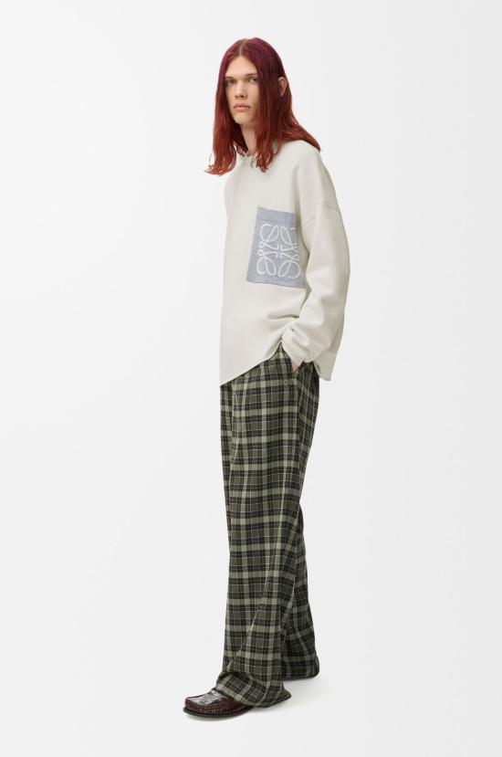 26SS 로에베 코튼 블렌드 아나그램 포켓 스웨터 H526Y14KLS2145 panna - LOEWE