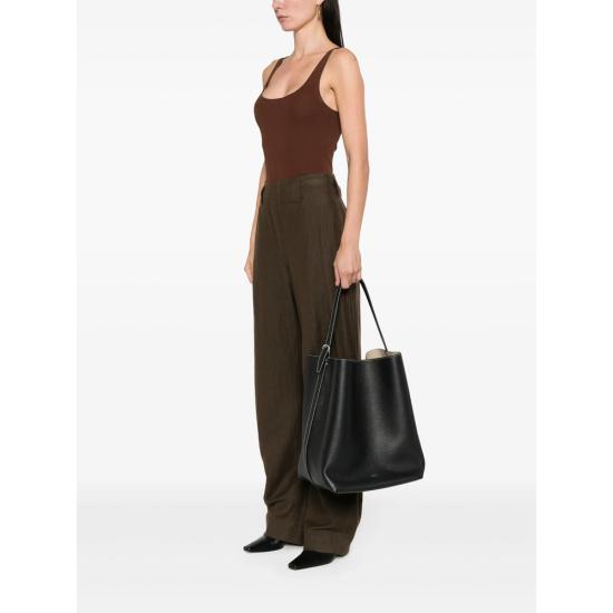 26SS 토템 숄더백 234 WAL853 LE0030 001 BLACK - TOTEME