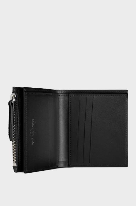26SS 마르지엘라 스티치 지퍼 레더 트리폴드 지갑 SA1UI0020P4745 T8013 BLACK - MAISON MARGIELA